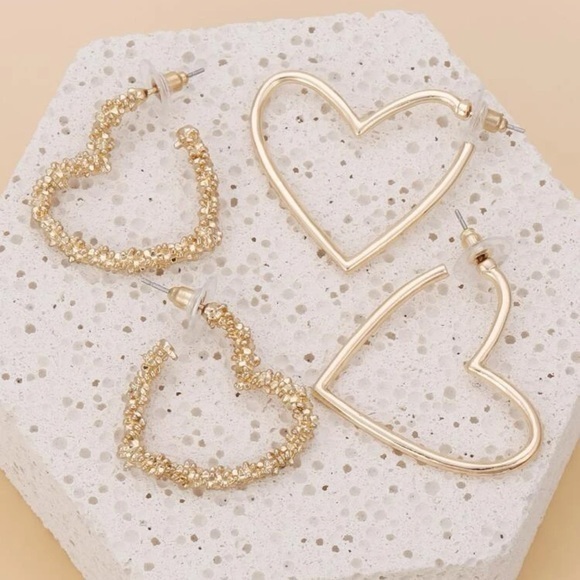 2 pairs Heart Hoop Earrings Golden - Picture 4 of 6